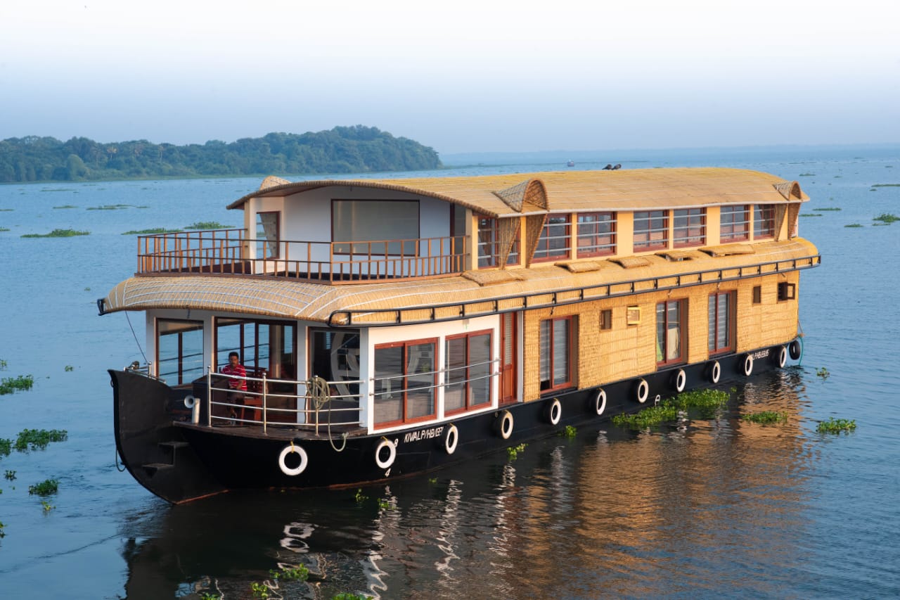 Kerala Honeymoon Guide — Alleppey Houseboat