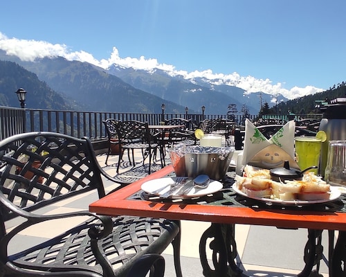Manali Romantic Honeymoon Package 3 Nights 4 Days — Holiday Tour Maker