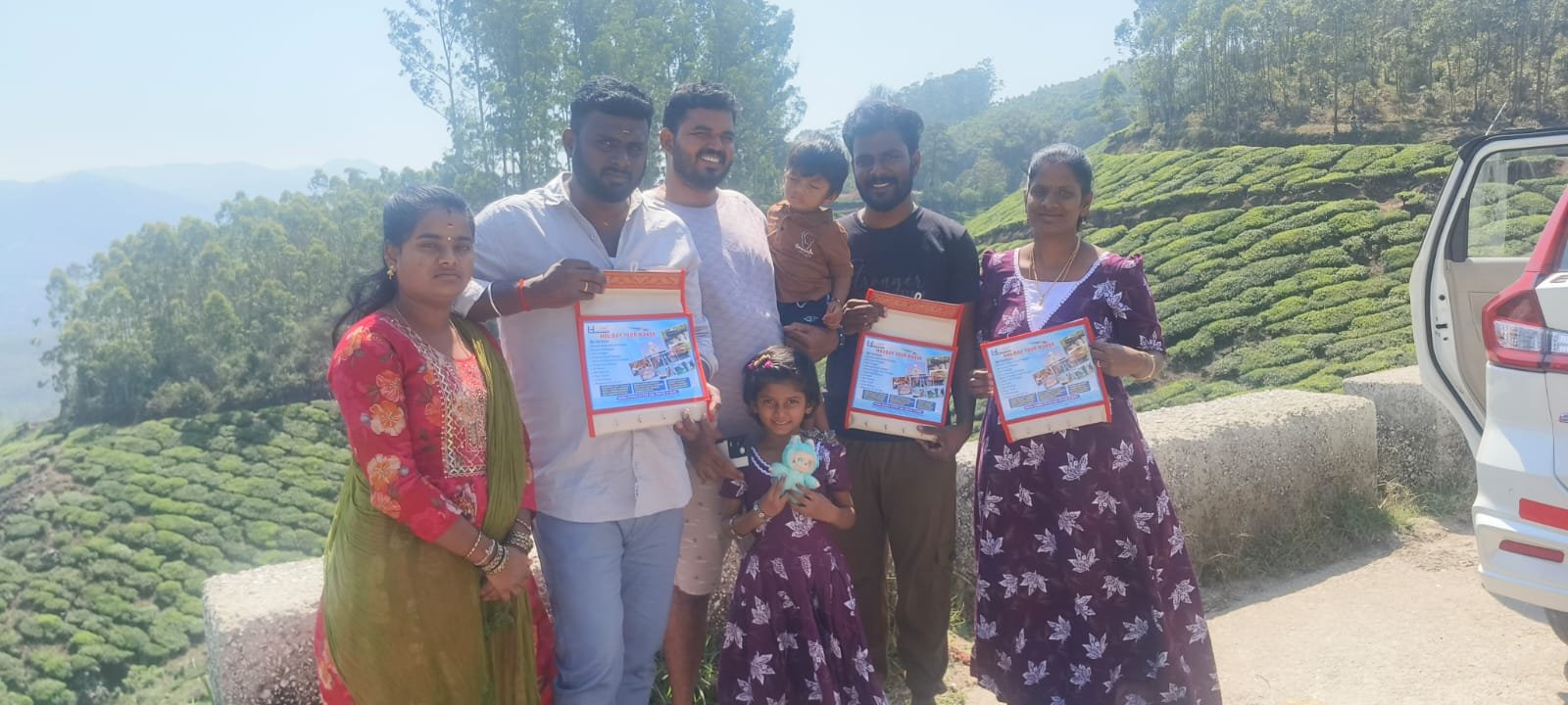 Munnar tea gardens — Holiday Tour Maker